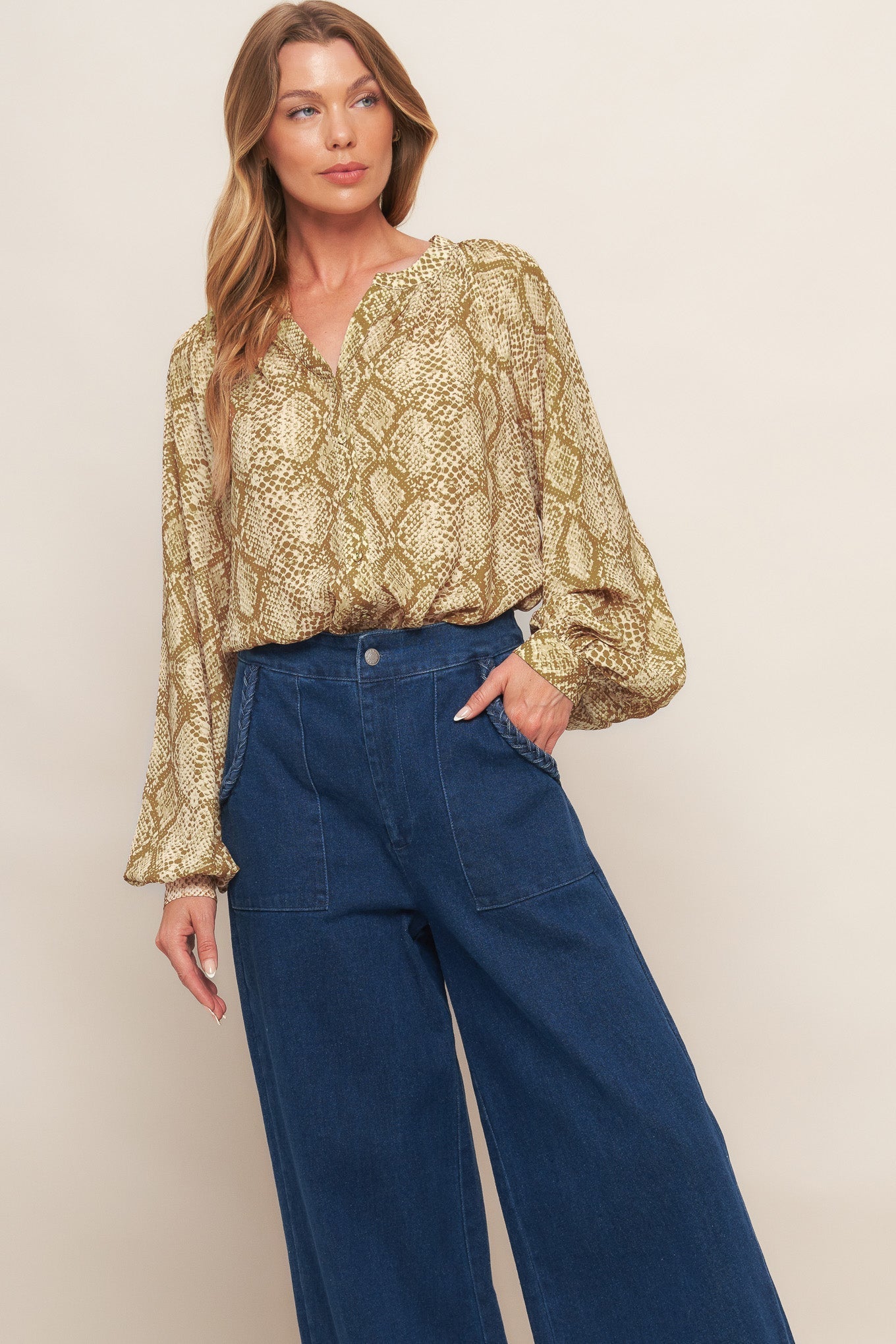RETRO CHIC TAUPE WOVEN TOP Flying Tomato